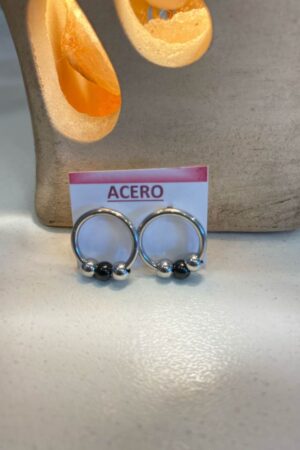 Aros con borlas negras